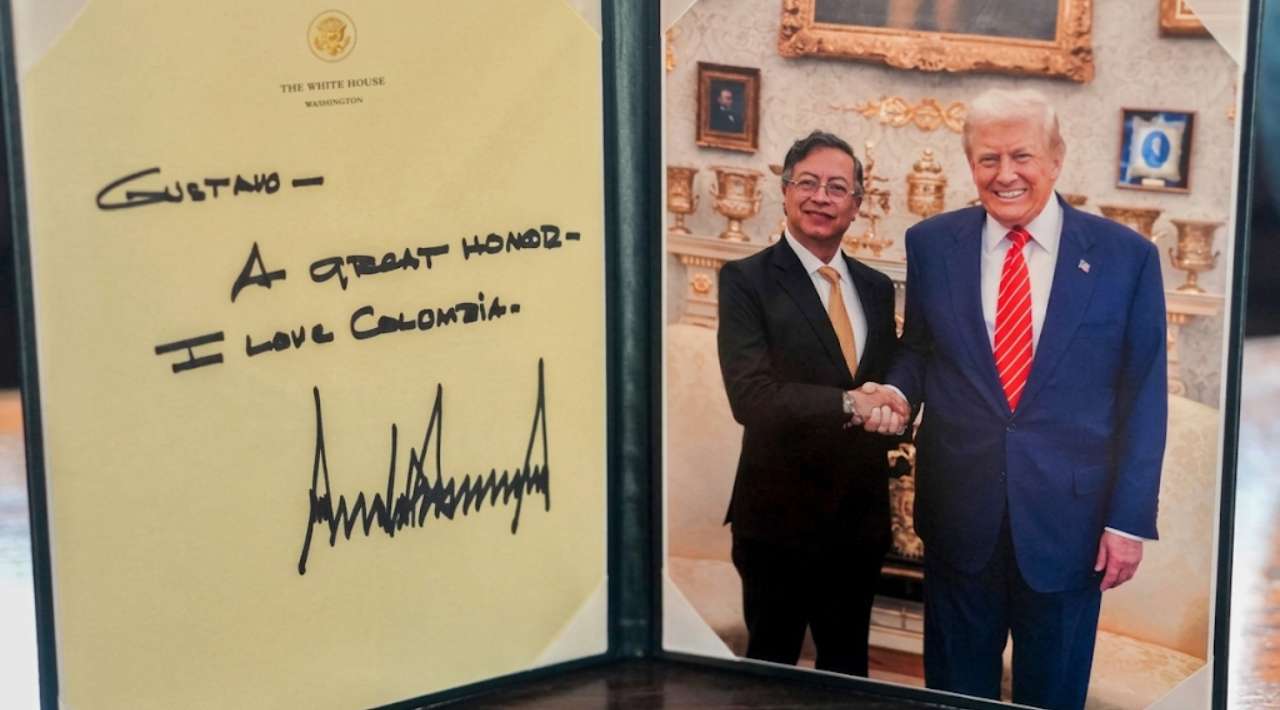 Petro y Trump dialogan sobre combate al tráfico de coca y cooperación bilateral
