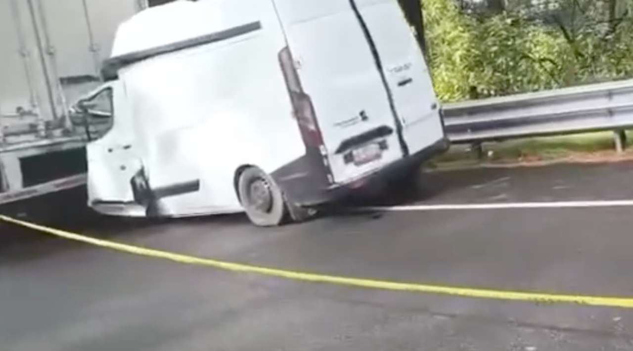 Muere conductor tras chocar contra un tráiler en la autopista México-Cuernavaca