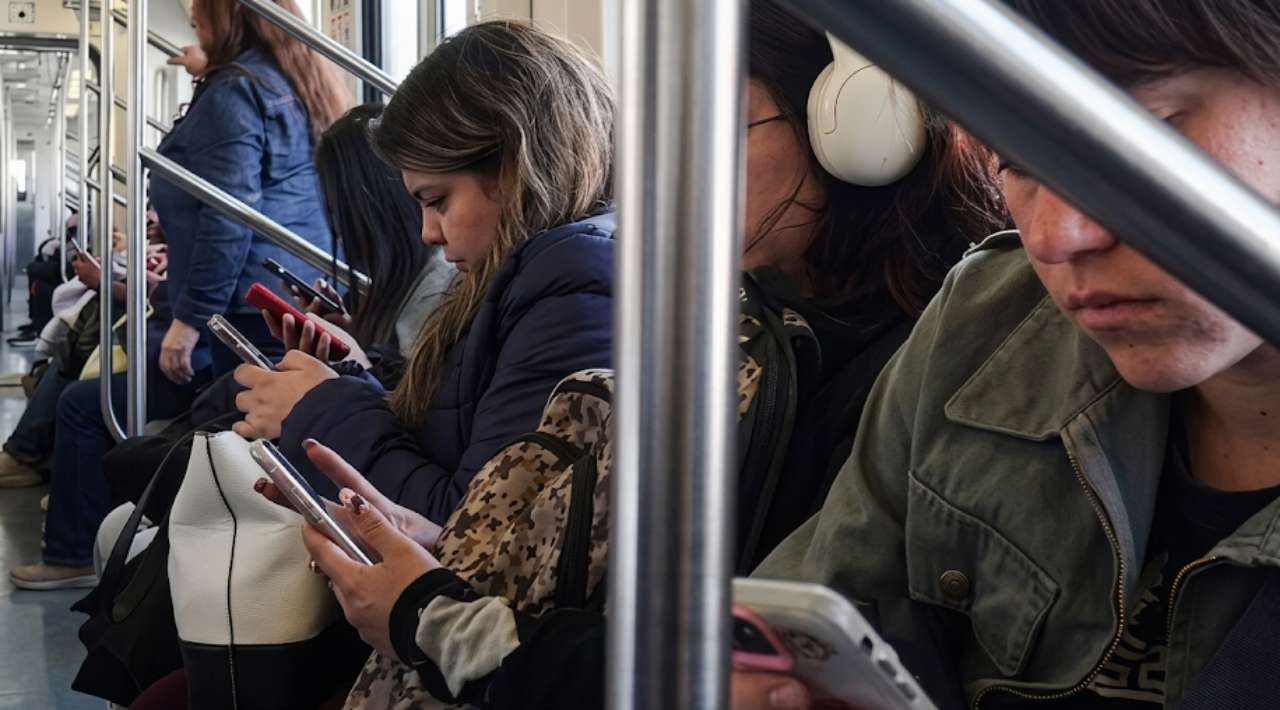 Más de 78 millones de líneas celulares siguen sin registro en México:CRT