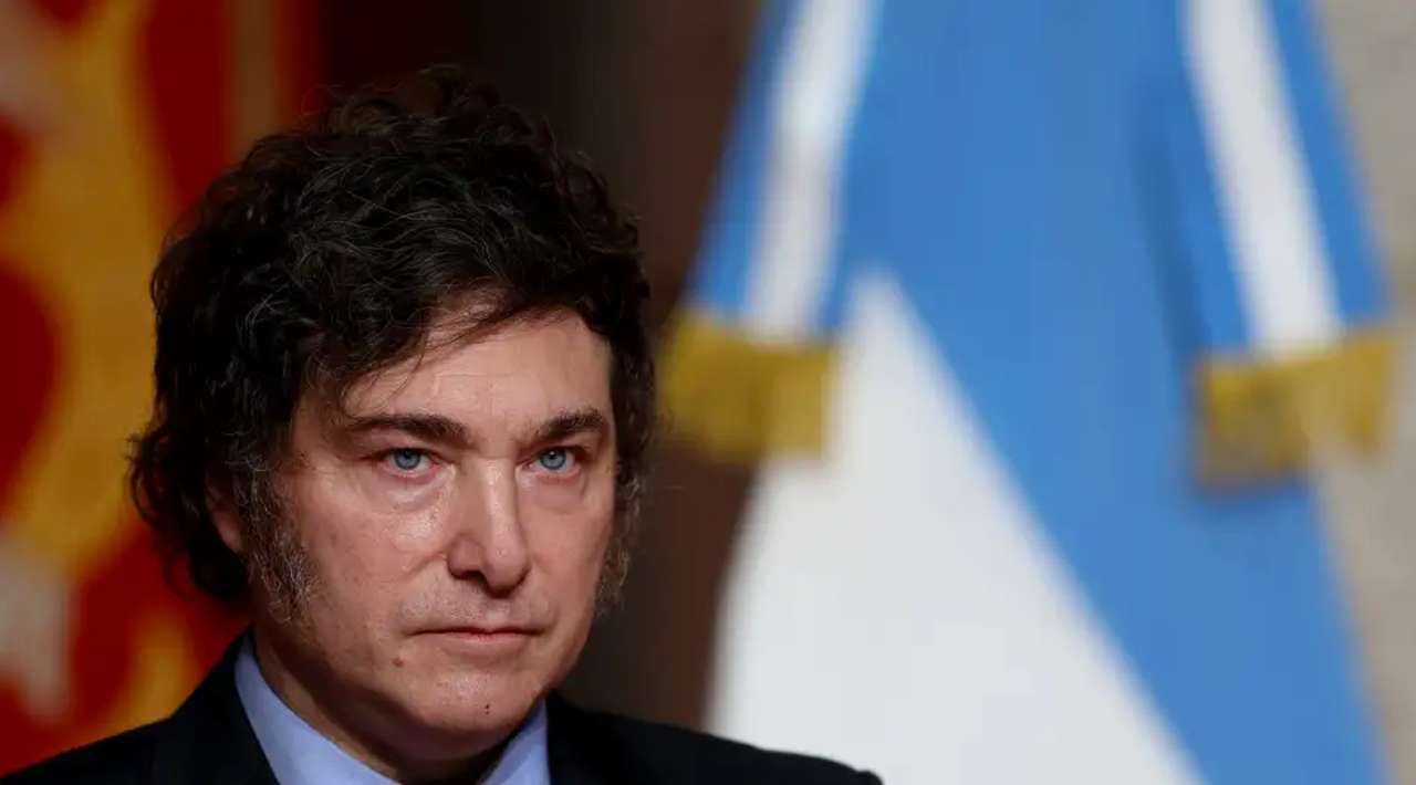 Milei modifica Ley de Migraciones y prohíbe ingreso de extranjeros por mensajes de odio contra Argentina