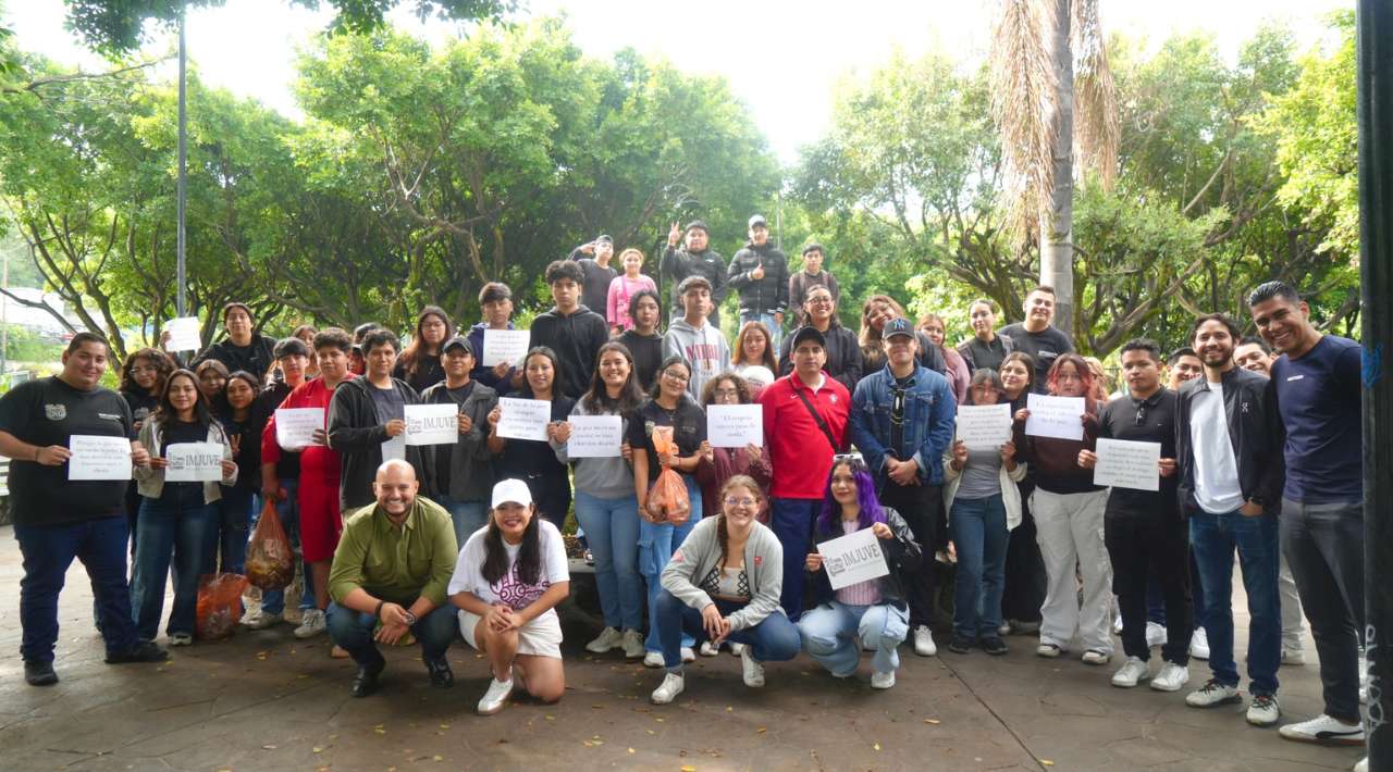 Jóvenes rehabilitan el Parque Cri-Cri de Cuernavaca con “Tequios por la Transformación”