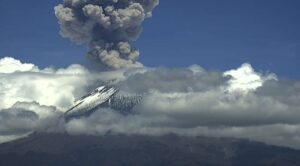 Popocatépetl registra 150 exhalaciones y una explosión moderada; mantiene Amarillo Fase 2