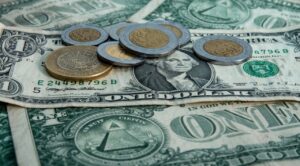 Sheinbaum atribuye calificación del peso frente al dólar a confianza en la economía mexicana
