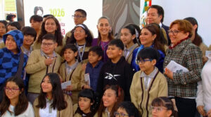 81 por ciento de los maestros a favor de regular uso de celulares en escuelas: Sheinbaum
