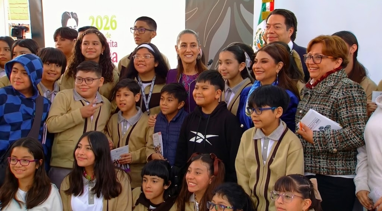 81 por ciento de los maestros a favor de regular uso de celulares en escuelas: Sheinbaum