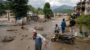 Sube a 919 la cifra de muertos en Nepal y hay más de 4 mil desaparecidos