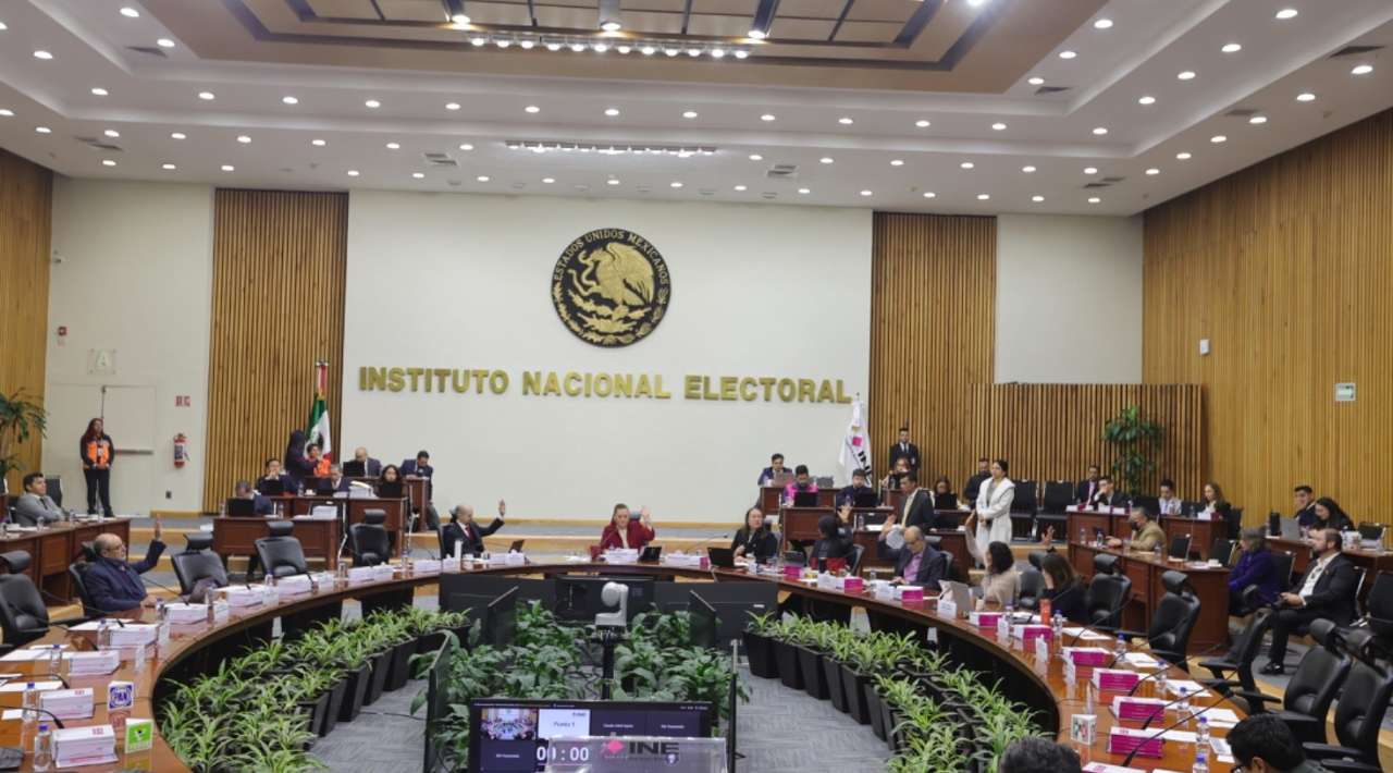 Sheinbaum califica de “exagerado” el presupuesto solicitado por el INE para 2027