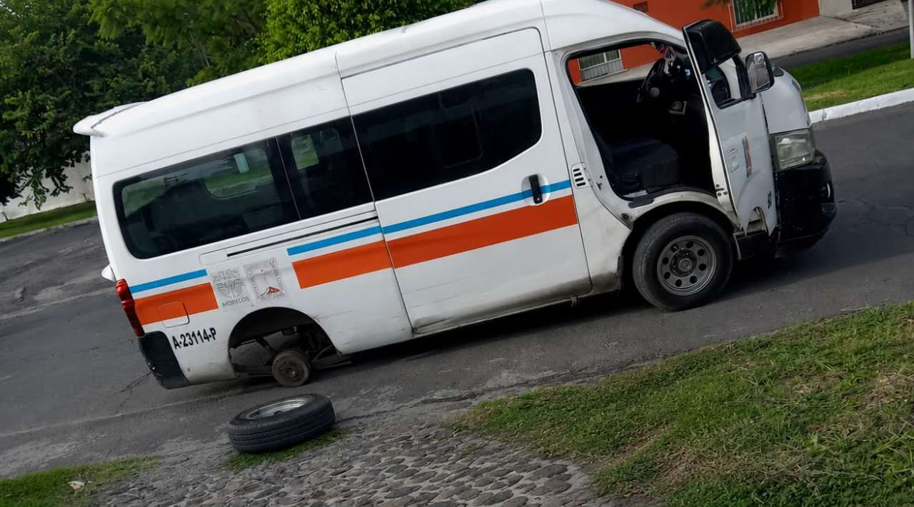 Falla mecánica deja varada a unidad de la Ruta 18 en Tres de Mayo; no hay lesionados