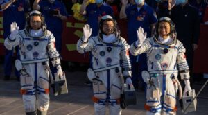 China acelera su carrera espacial y apunta a llevar astronautas a la Luna antes de 2030