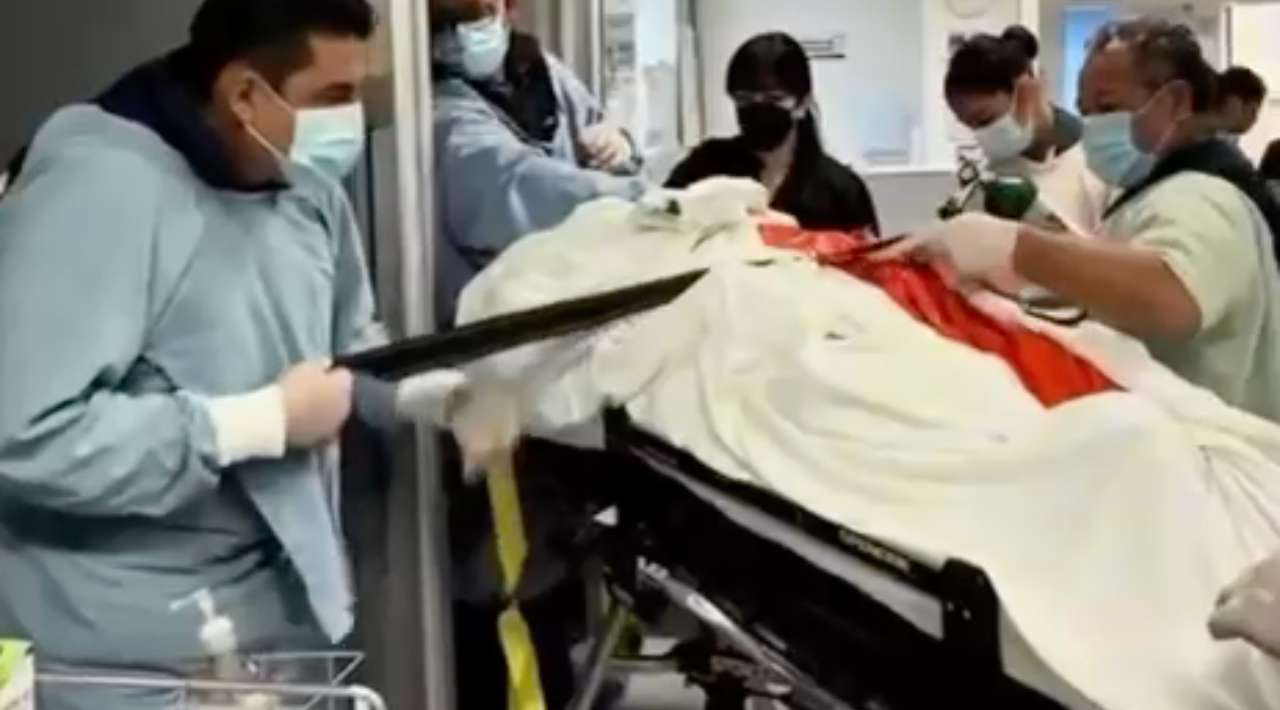 Realizan traslado de la última paciente lesionada por deflagración en Cuernavaca para continuar su atención médica