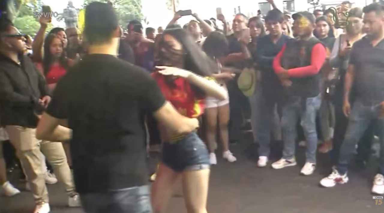 Cultura sonidera llena de música, baile y tradición la explanada del Palacio de Cortés en Cuernavaca con exhibición histórica