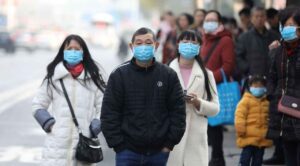 Casos de COVID-19 en China superan 522 mil en julio; reportan una muerte