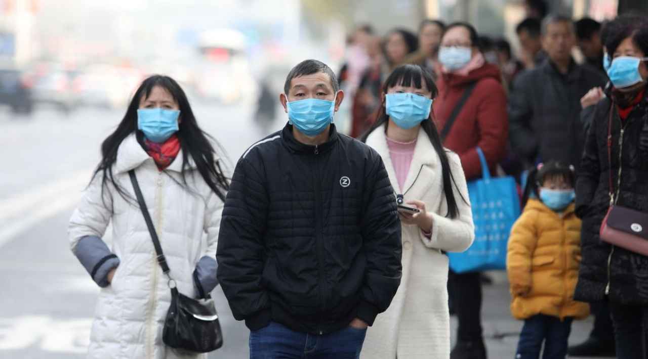 Casos de COVID-19 en China superan 522 mil en julio; reportan una muerte