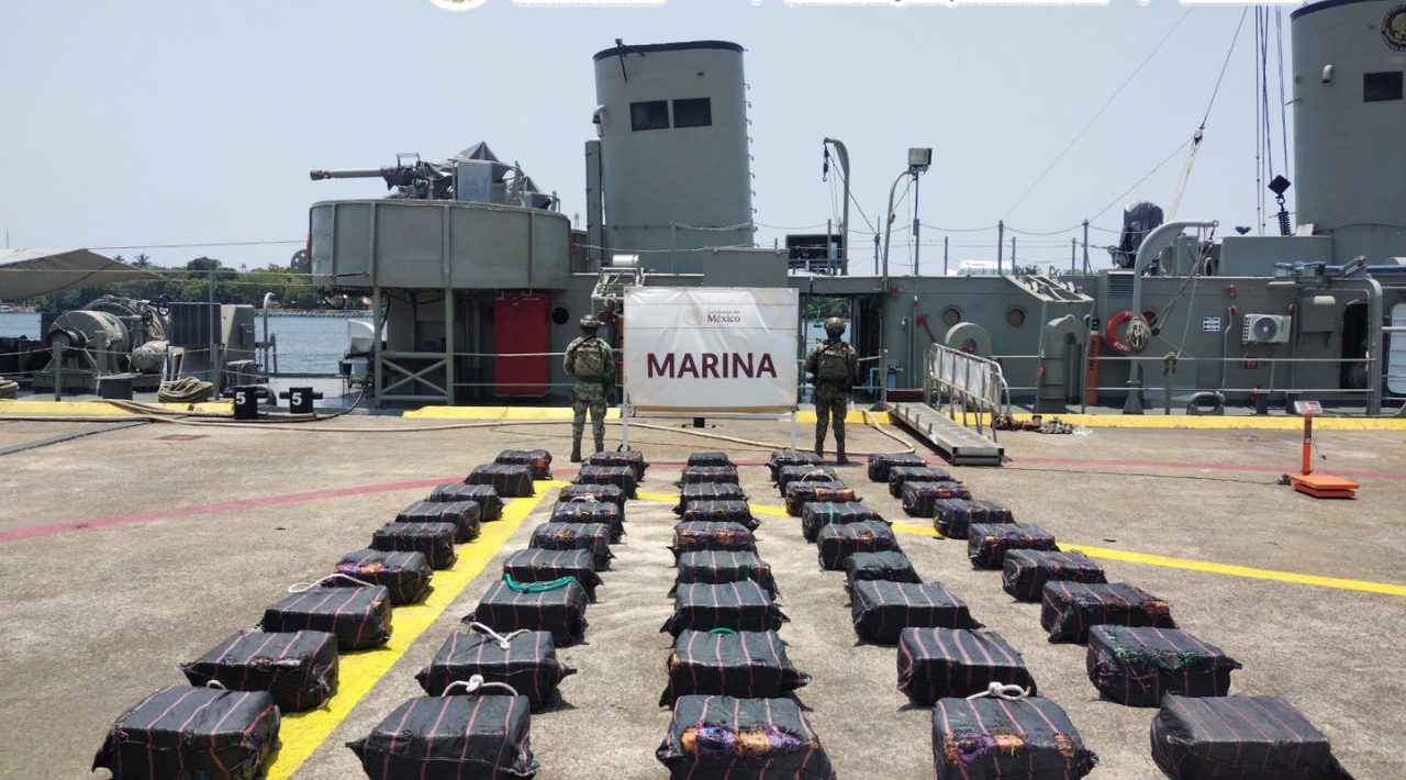 Marina incauta 1.6 toneladas de cocaína frente a costas de Michoacán