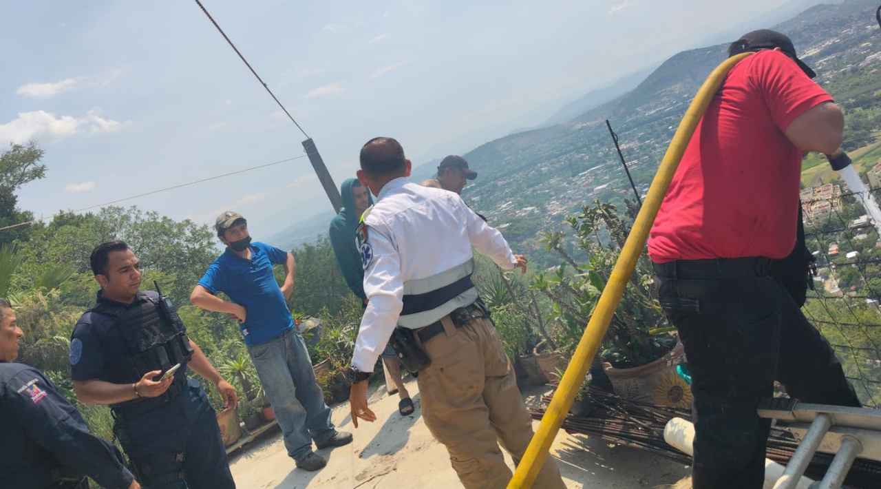 Cuerpos de emergencia controlan incendio en una vivienda de Jiutepec con saldo blanco y sin personas lesionadas