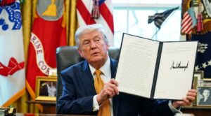 Trump firma orden ejecutiva para renombrar el lago Ontario como “Lago América”