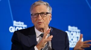 Bill Gates advierte que el impacto de la inteligencia artificial puede reducir la desigualdad o agravarla