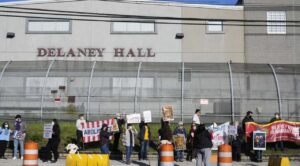 Denuncian tercera muerte de migrante detenido en centro del ICE en Nueva Jersey