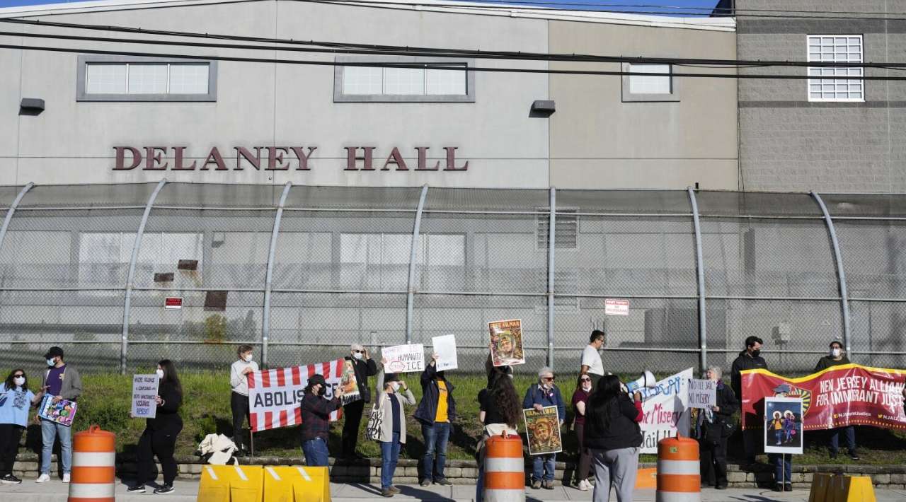 Denuncian tercera muerte de migrante detenido en centro del ICE en Nueva Jersey