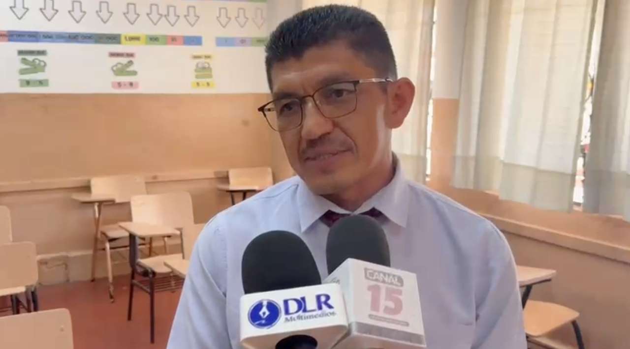 Maestro prepara juegos y dinámicas para recibir a sus alumnos este lunes