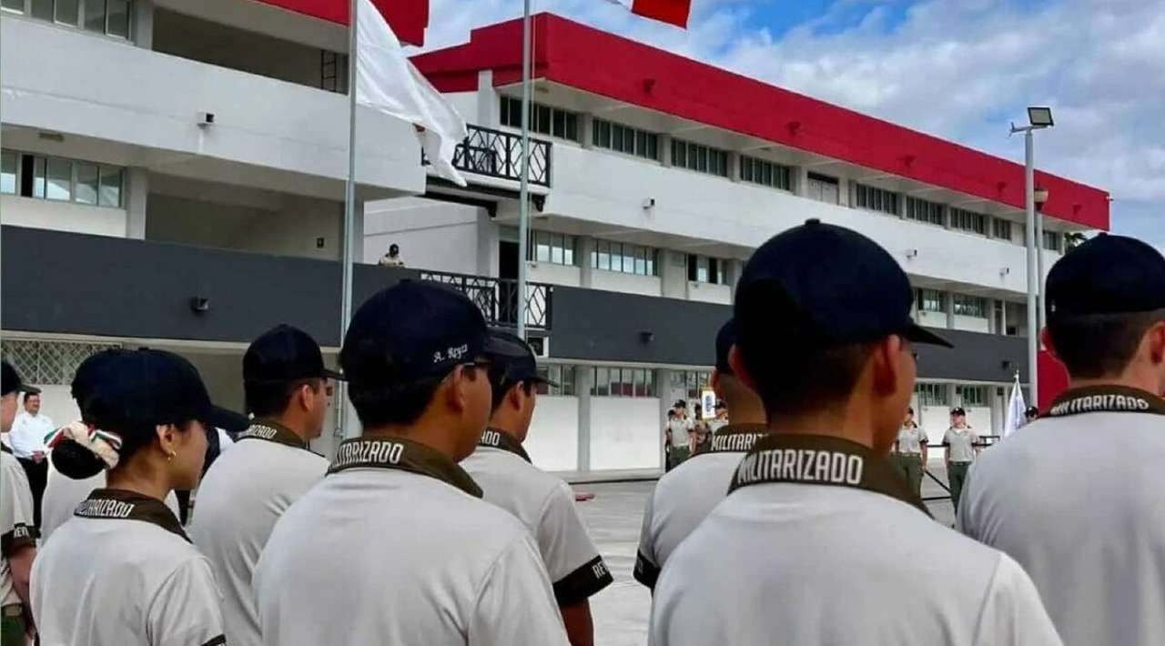 SEP inicia proceso para regularizar escuelas militarizadas tras muerte de adolescente en Tamaulipas