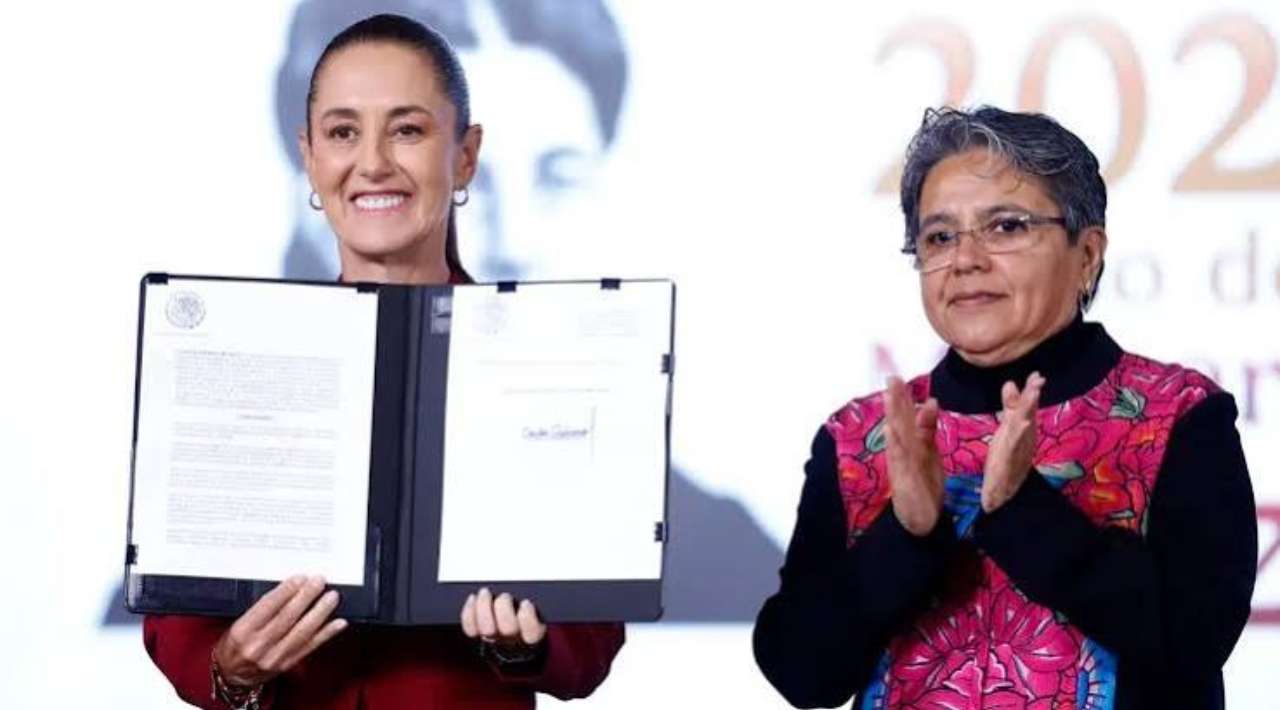 Sheinbaum firma decreto para ampliar transparencia de información gubernamental