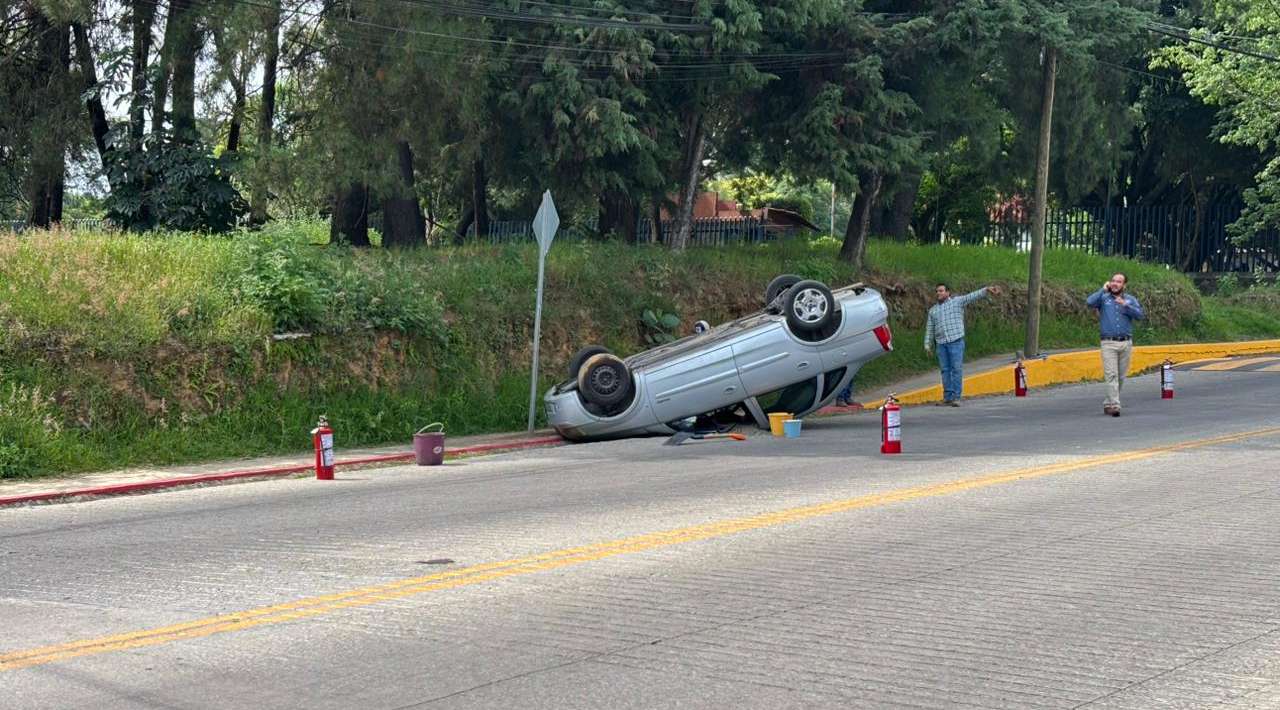 Atienden a profesor tras accidente dentro de Ciudad Universitaria