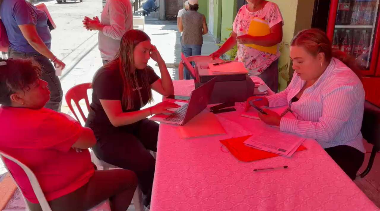Vecina de la colonia Las Granjas en Cuernavaca realiza censo independiente para contabilizar viviendas y negocios afectados por explosión