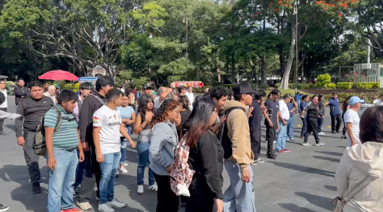 Realizan clase masiva de defensa personal en el Palacio de Cortés de Cuernavaca como parte de las acciones de prevención de la violencia