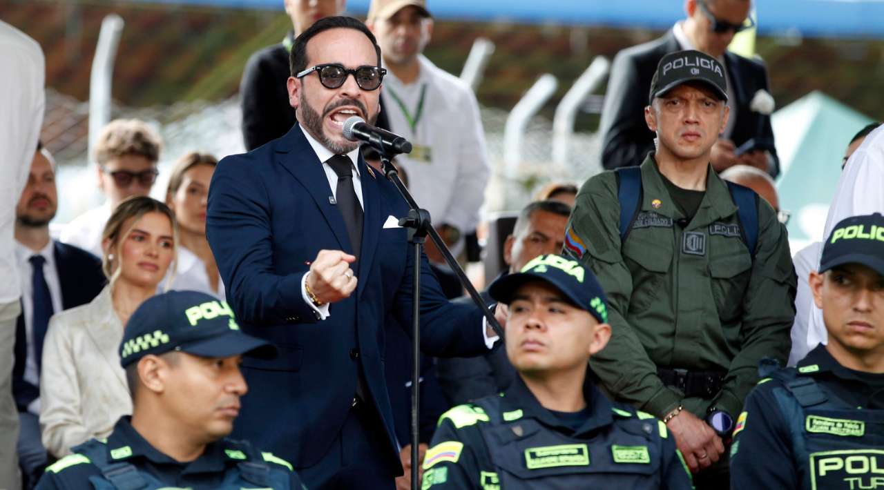 Abelardo de la Espriella asume la Presidencia de Colombia en una histórica ceremonia descentralizada desde Cali