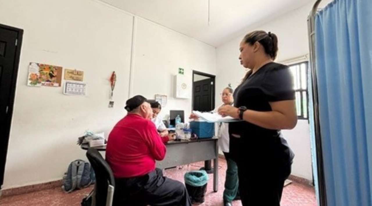 Facilita el Instituto de Crédito de Morelos servicios preventivos de salud a jubilados en la Casa de Día El Tabachín