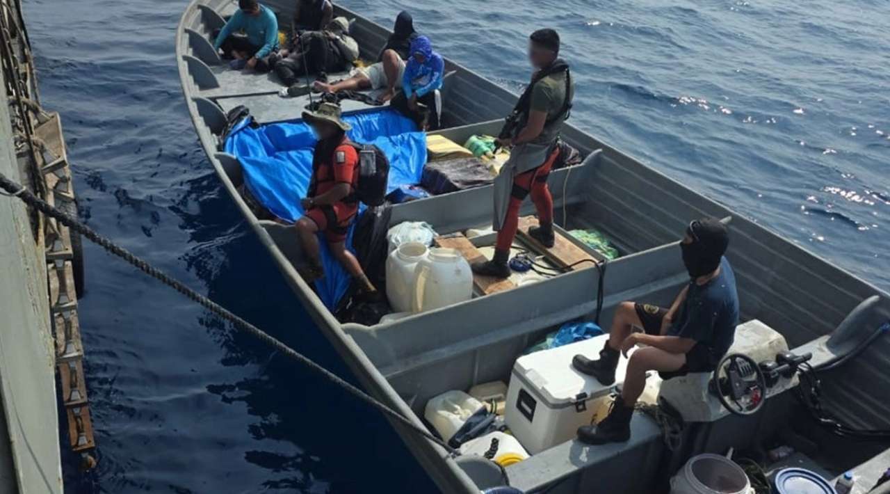 Semar decomisa 4.4 toneladas de presunta cocaína frente a costas de Chiapas y Oaxaca