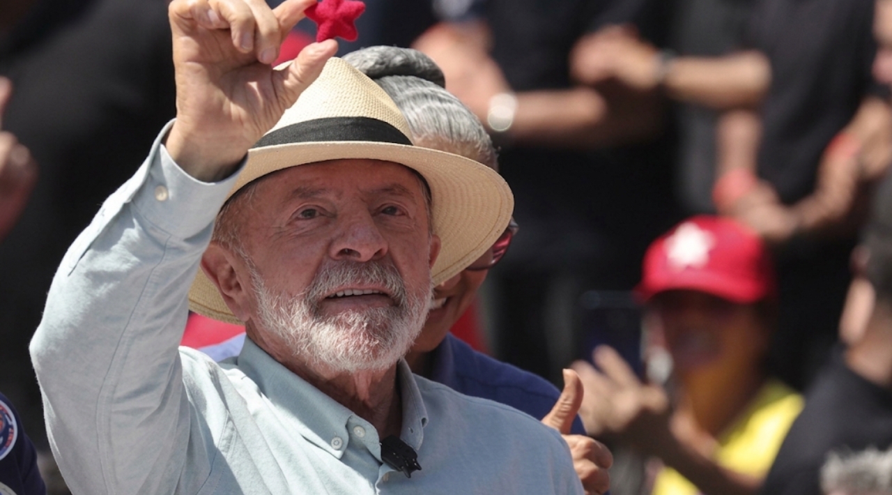 Lula amplía ventaja en encuestas previo a la primera vuelta