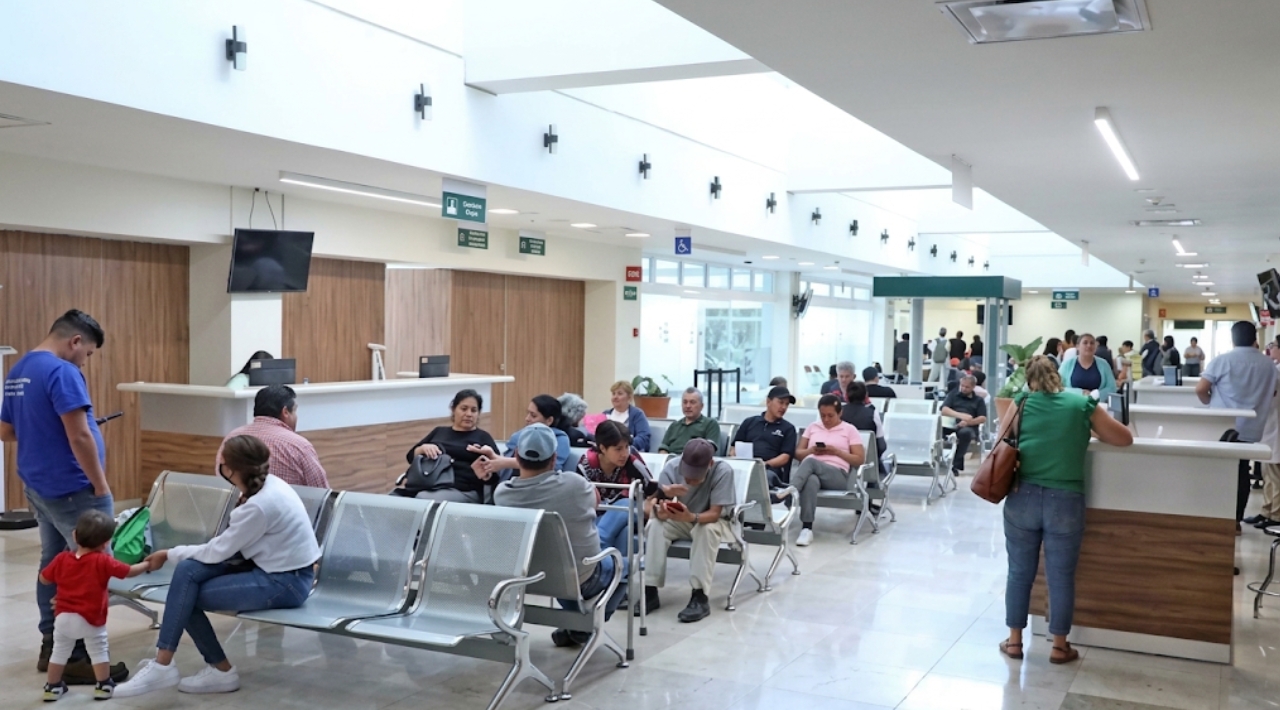 IMSS realiza 12.6 millones de consultas y cirugías en dos años