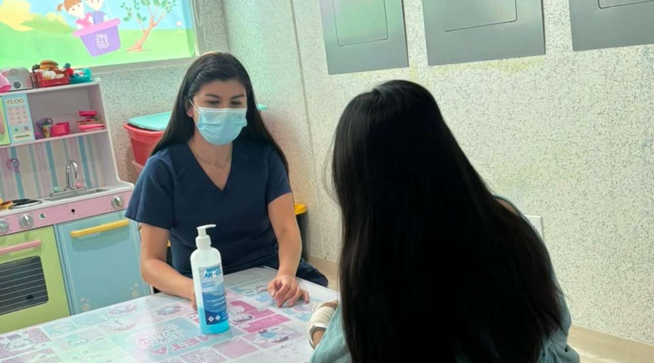 Llama Hospital de la Niñez Morelense a identificar signos de alarma del dengue en menores y no automedicar