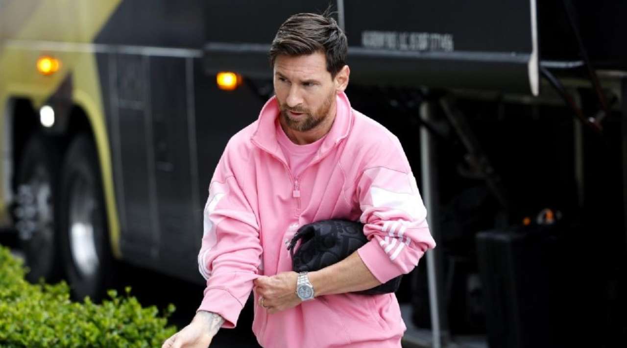 Messi negocia adquirir al C.D. Eldense de la Segunda División de España