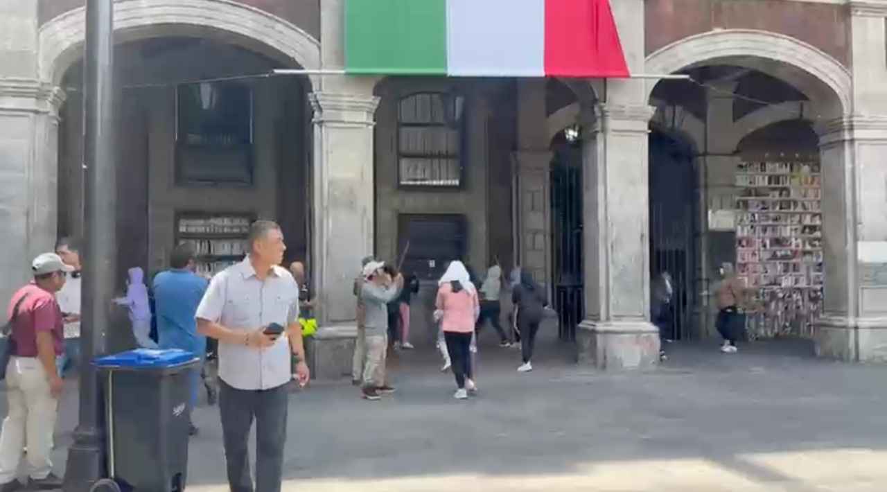 Estudiantes de Amilcingo causan destrozos y queman llantas frente a Palacio de Gobierno