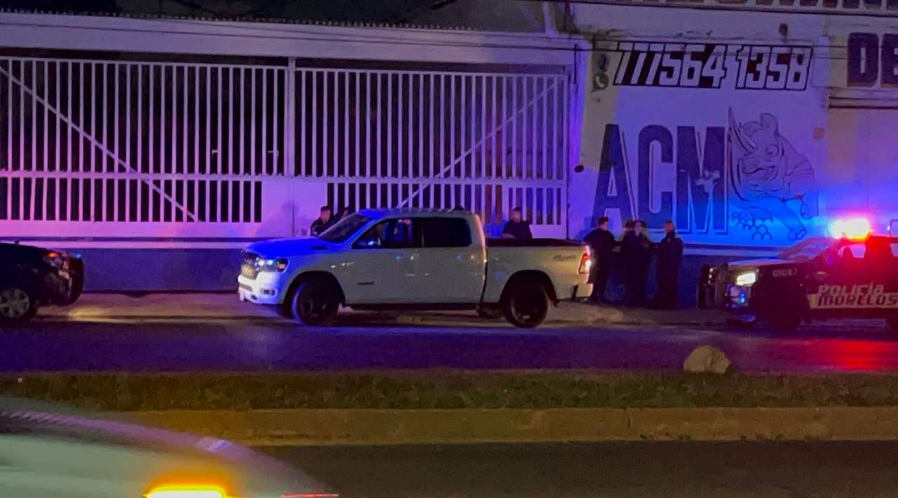 En bulevar Cuauhnáhuac, detienen a dos con armas
