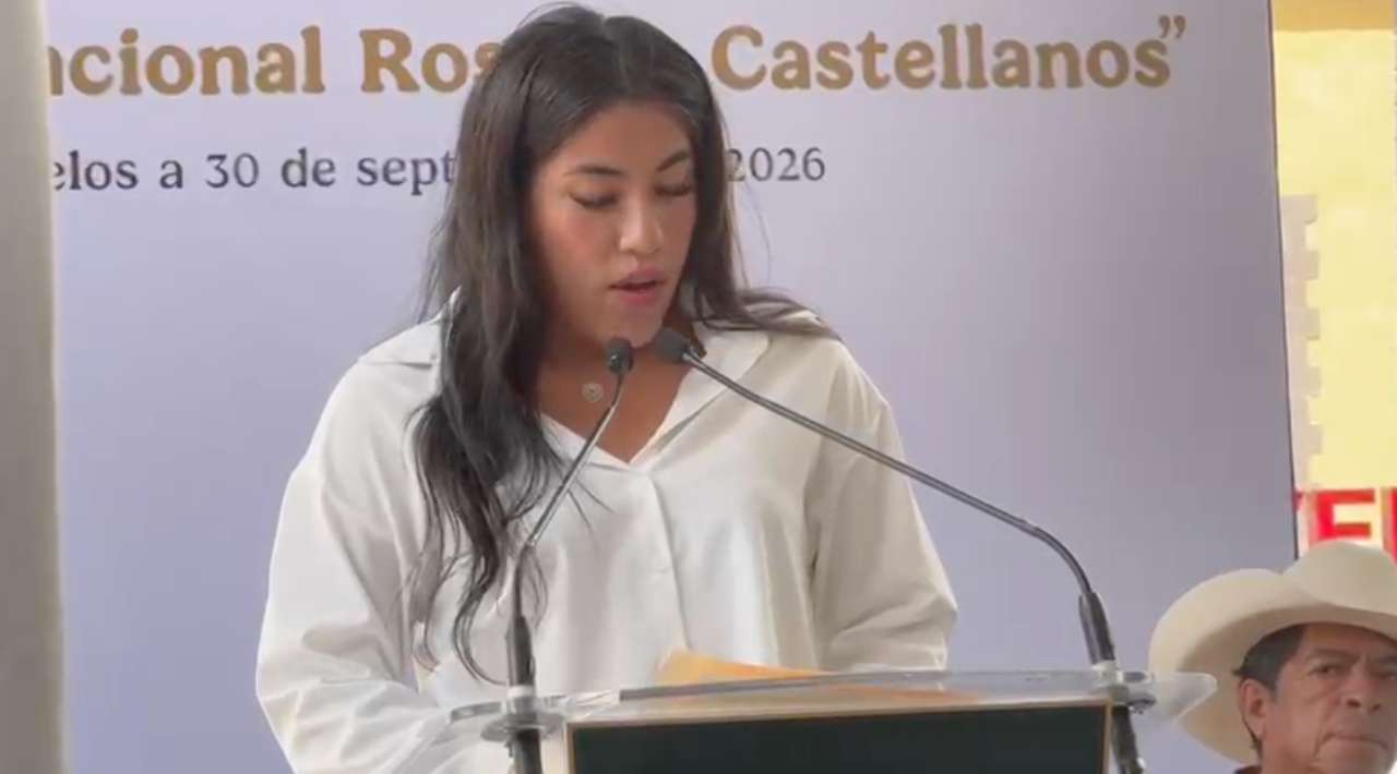 Estudiante agradece impulso a la educación superior con la Universidad Rosario Castellanos en Chinameca