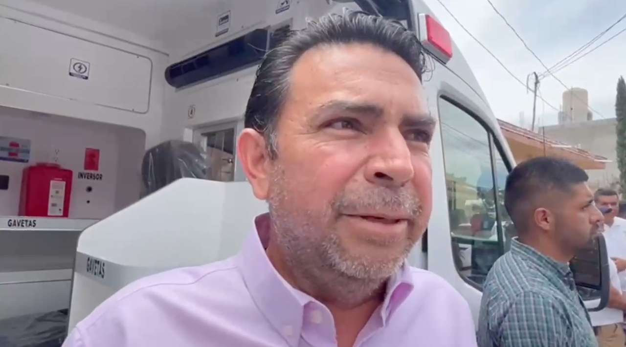 En Mazatepec preparan Mojiganga donde su distintivo es pintar a las personas con chapopote.