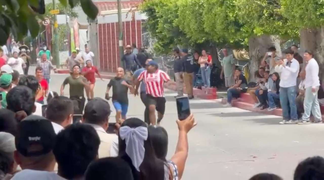 Con cintura de 120 centímetros, participan en carrera de panzones en Tlaltizapán