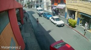 Video exhibe altercado entre adulto mayor y agente vial en el Centro de Cuernavaca