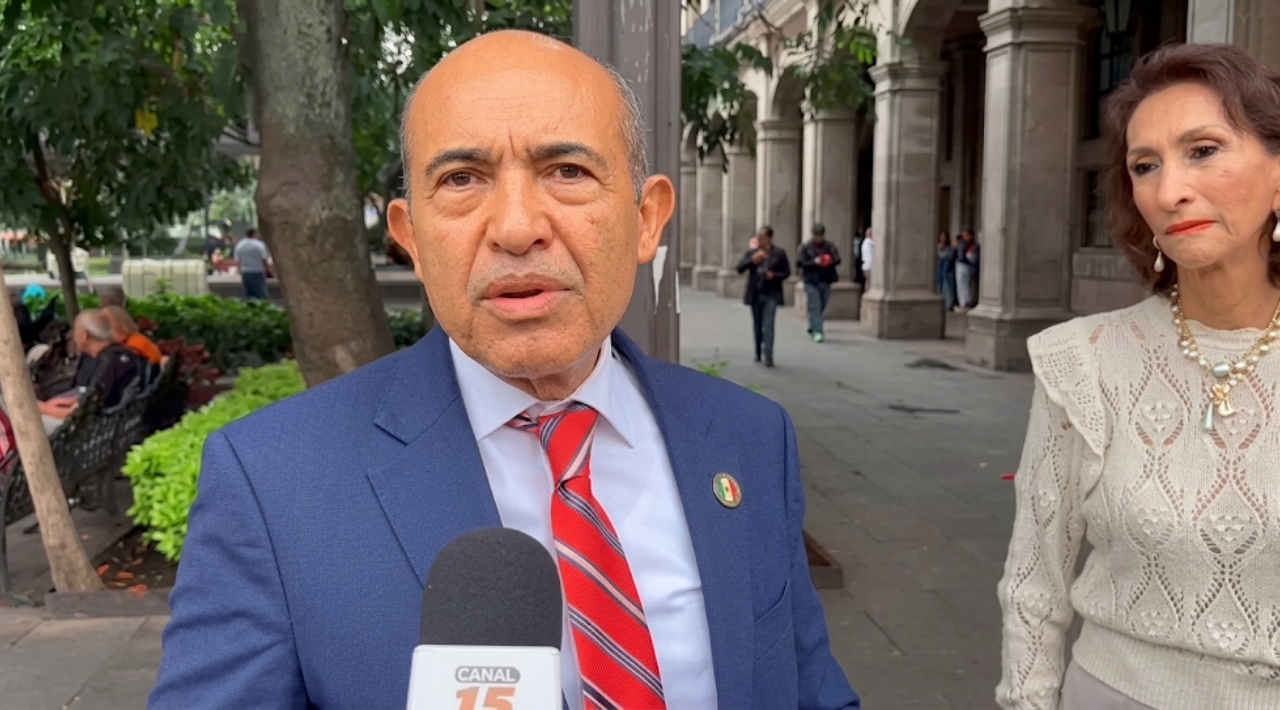 Exfiscal Uriel Carmona solicita otra licencia como notario