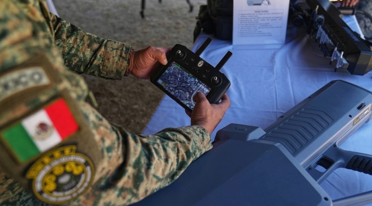 México despliega 165 equipos antidrones en la frontera con EU: Defensa
