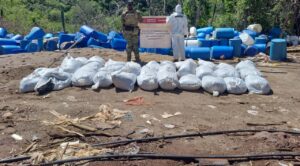 Aseguran 16 toneladas de metanfetamina en Sinaloa y desmantelan laboratorio clandestino