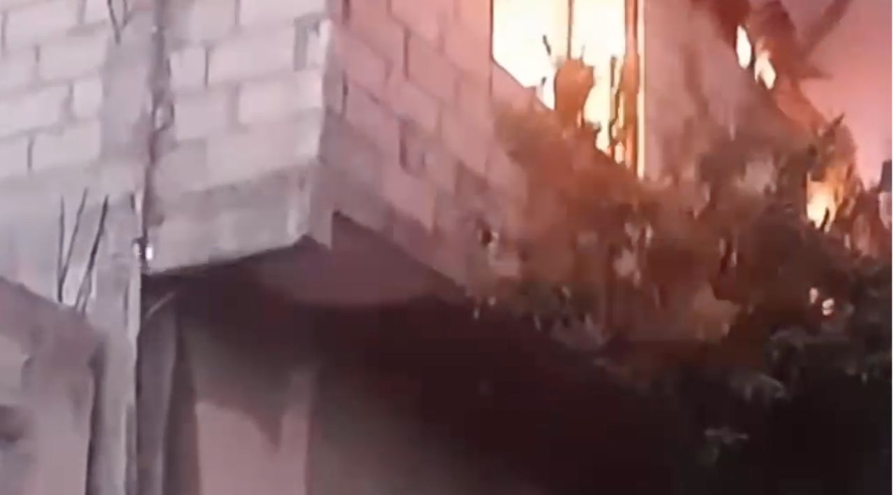 Incendio consume vivienda y afecta patrimonio familiar en Oaxtepec, Yautepec