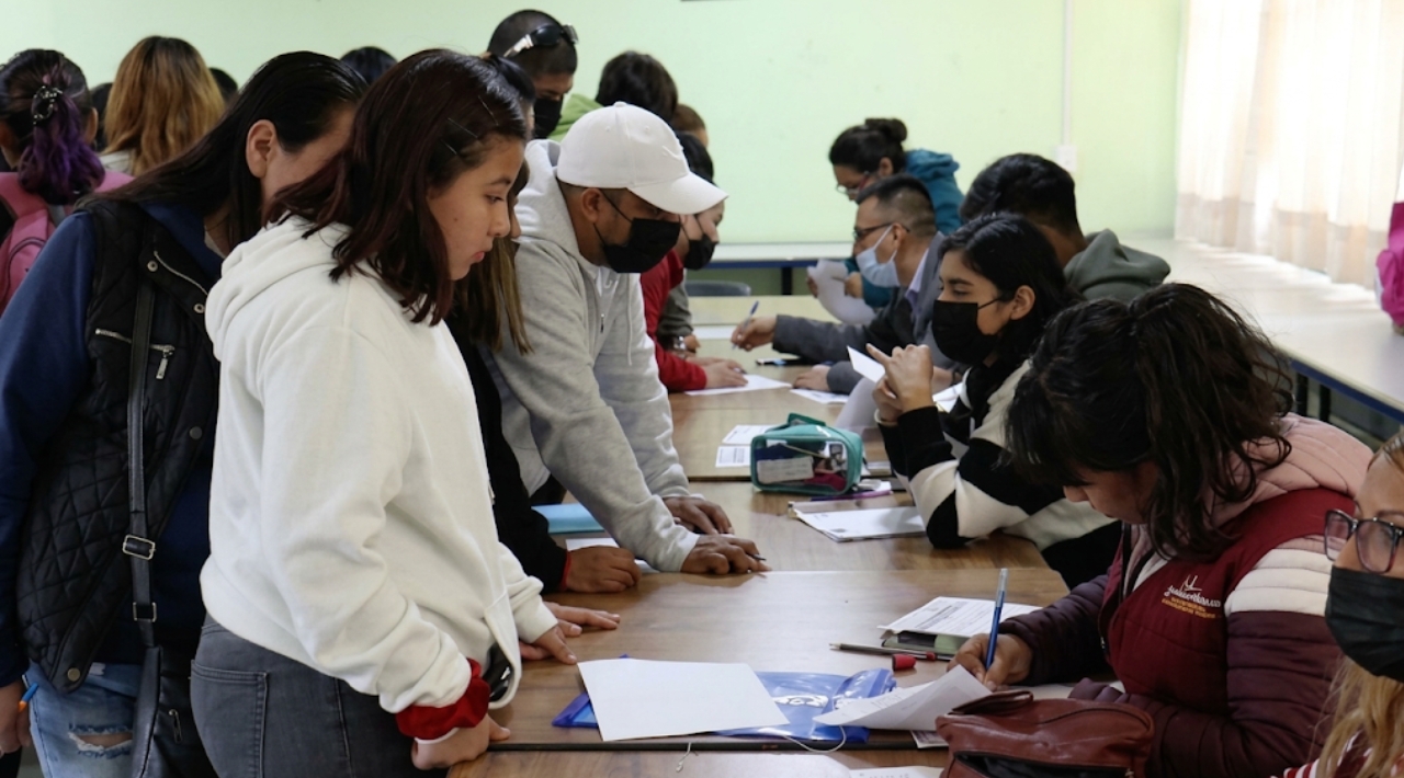 Más de 20 millones de estudiantes de escuelas públicas recibirán una beca al cierre de este año.