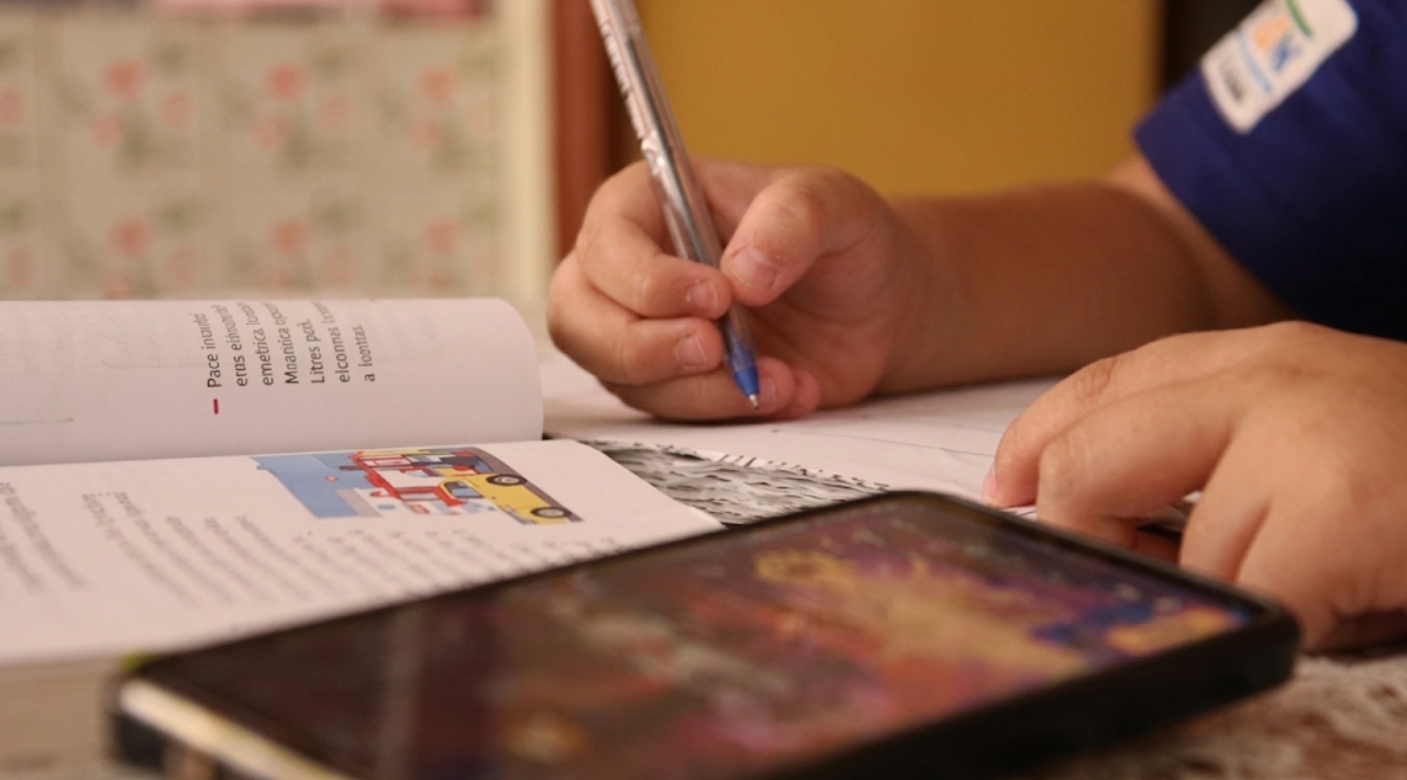La SEP publica en el DOF acuerdo que restringe el uso de celulares y dispositivos inteligentes en las escuelas
