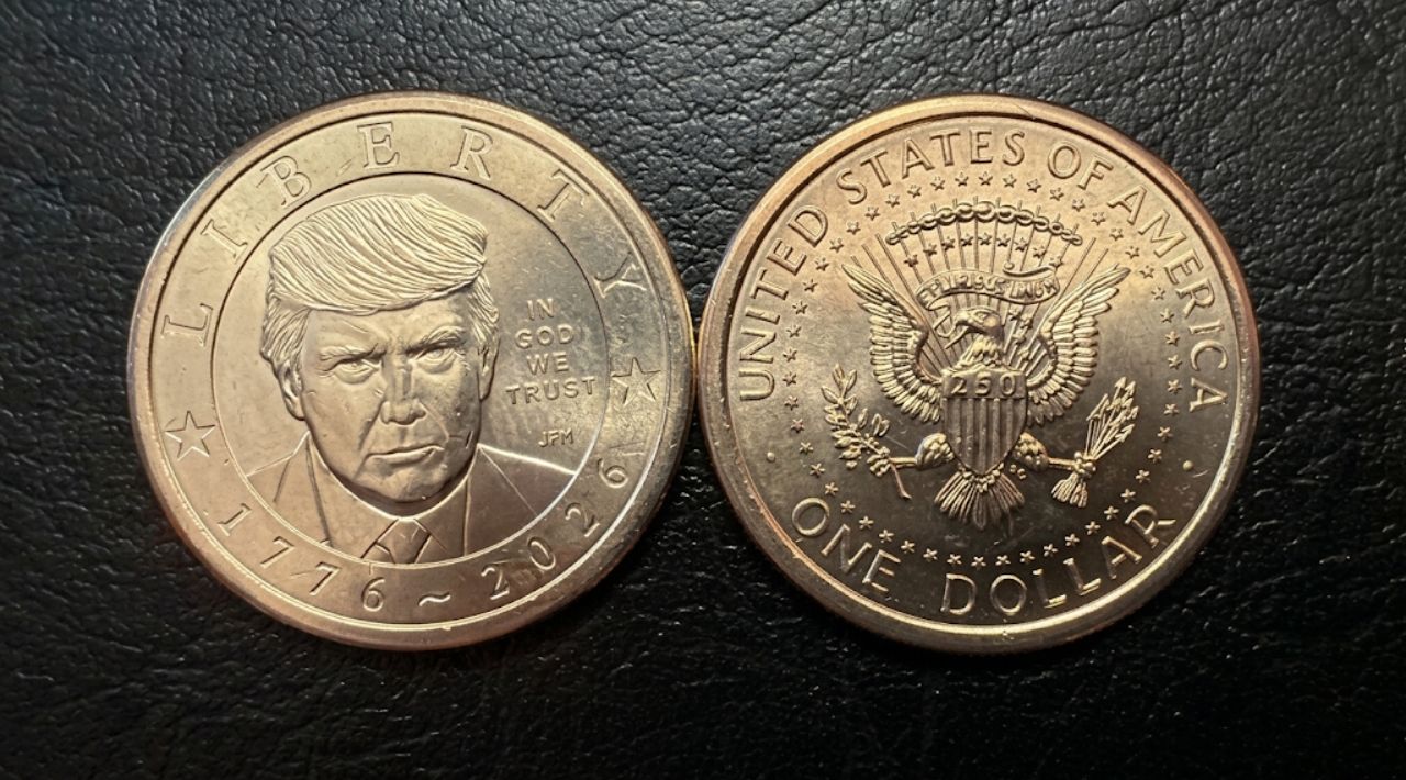 Casa de la Moneda de EU lanza moneda de un dólar con el retrato de Donald Trump