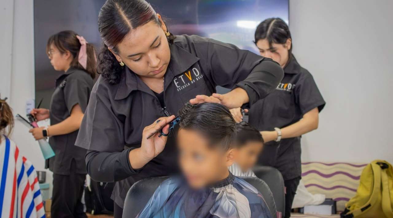 Brindan más de mil 200 cortes de cabello gratuitos en centros del SEDIF Morelos